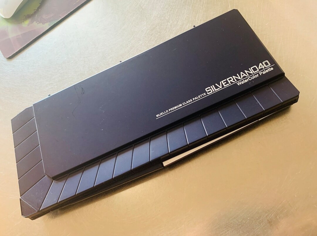 Mijello MWP-3040 Aquarell-Palette – 40 Farbnäpfe, Schmutzabweisend, Ergonomisches Design, Mit Gummifüßen