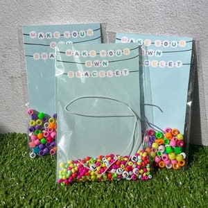 Kit de pulsera de la amistad para hacer uno mismo / Pulseras con letras personalizadas para regalar en fiestas de cumpleaños / Haz tus propias pulseras de la amistad / Pulsera con nombre personalizada
