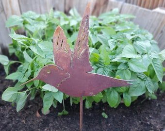 Metal Hummingbird / garden stake / metal art / steel bird / garden stake / rustic Hummingbird / garden decor / handmade gift