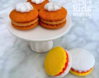 Vilten macarons, herfstvilt eten voor speelkeuken, denkbeeldig spel, Thanksgiving speelvoedsel, vilten pompoentaartkoekje, vilten snoepmaïs