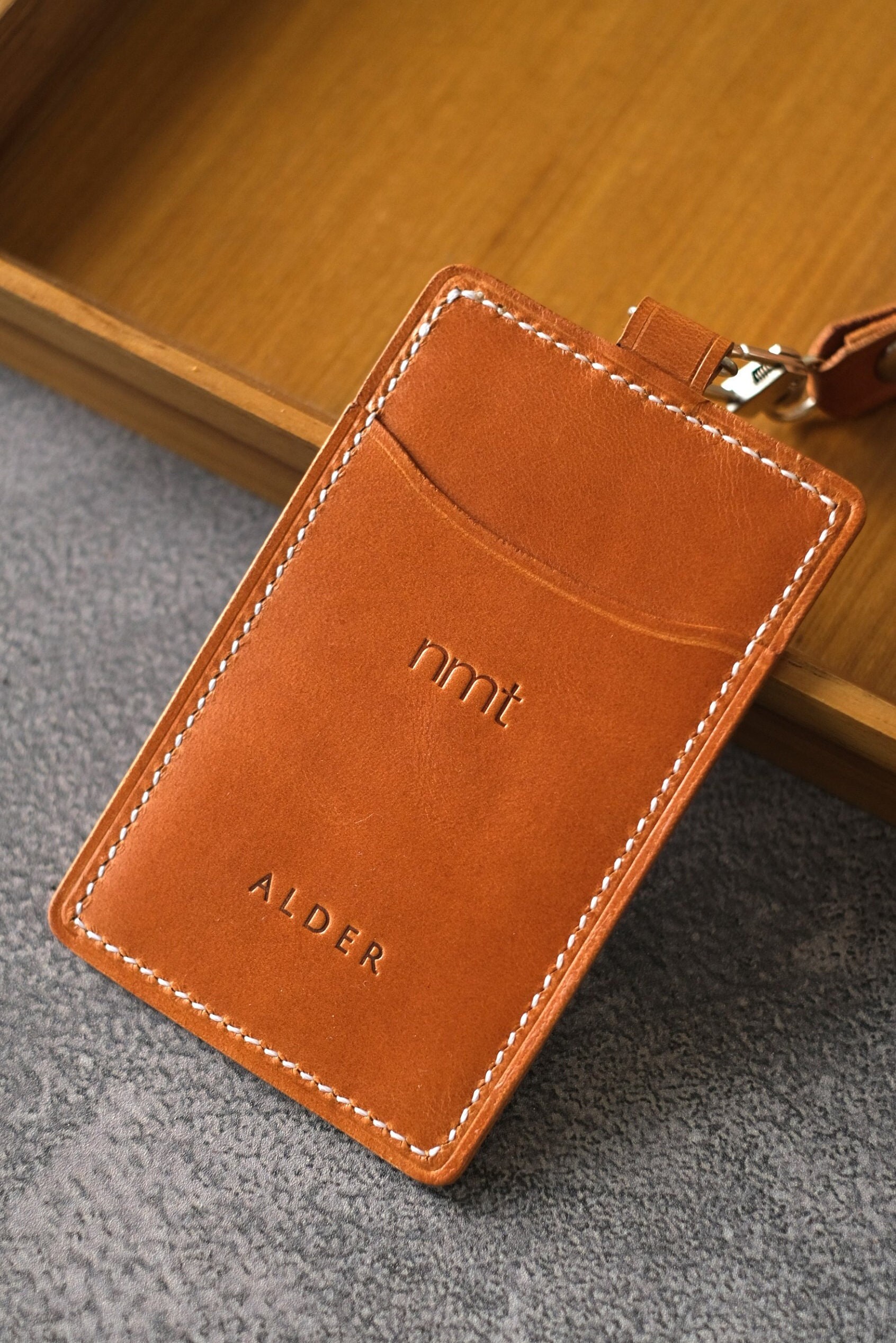 leather-lanyard-id-card-holder-minimalist-card-holder-for-men-leather