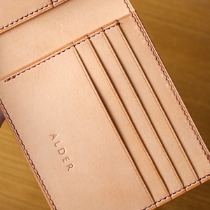 Cartera clásica plegable Shinki Hikaku Shell Cordovan Mix Buttero de 8 ranuras, billetera plegable de cuero, billetera plegable simple para hombre, billetera minimalista