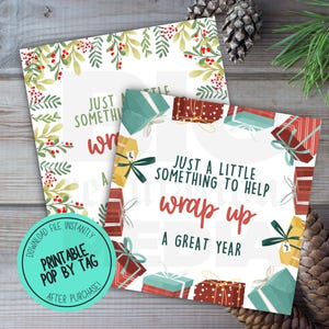 Etiqueta Pop By de corretor de imóveis de Natal para impressão - Papel de embrulho para presente de Natal - 2 designs incluídos - Ajude a encerrar um ótimo ano de marketing imobiliário