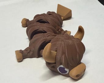 Vaca de las Tierras Altas articulada impresa en 3D: figura de escritorio en miniatura