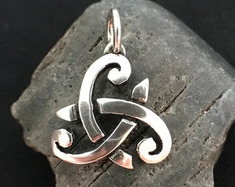 Celtic knot triskelion pendant Sterling Silver - TSE014
