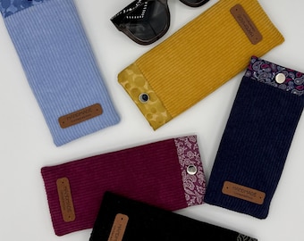 Großes Brillenetui aus Cordstoff