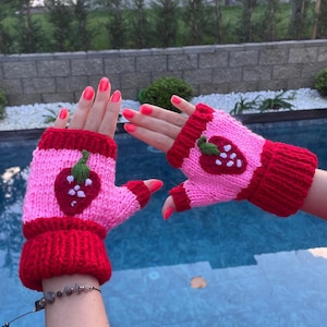 Knit Pink Strawberry Fingerless Gloves, Kawaii Strawberry Mittens, Cute Anime Harajuku Gloves, Strawberry Accessories, Wrist Arm Warmers