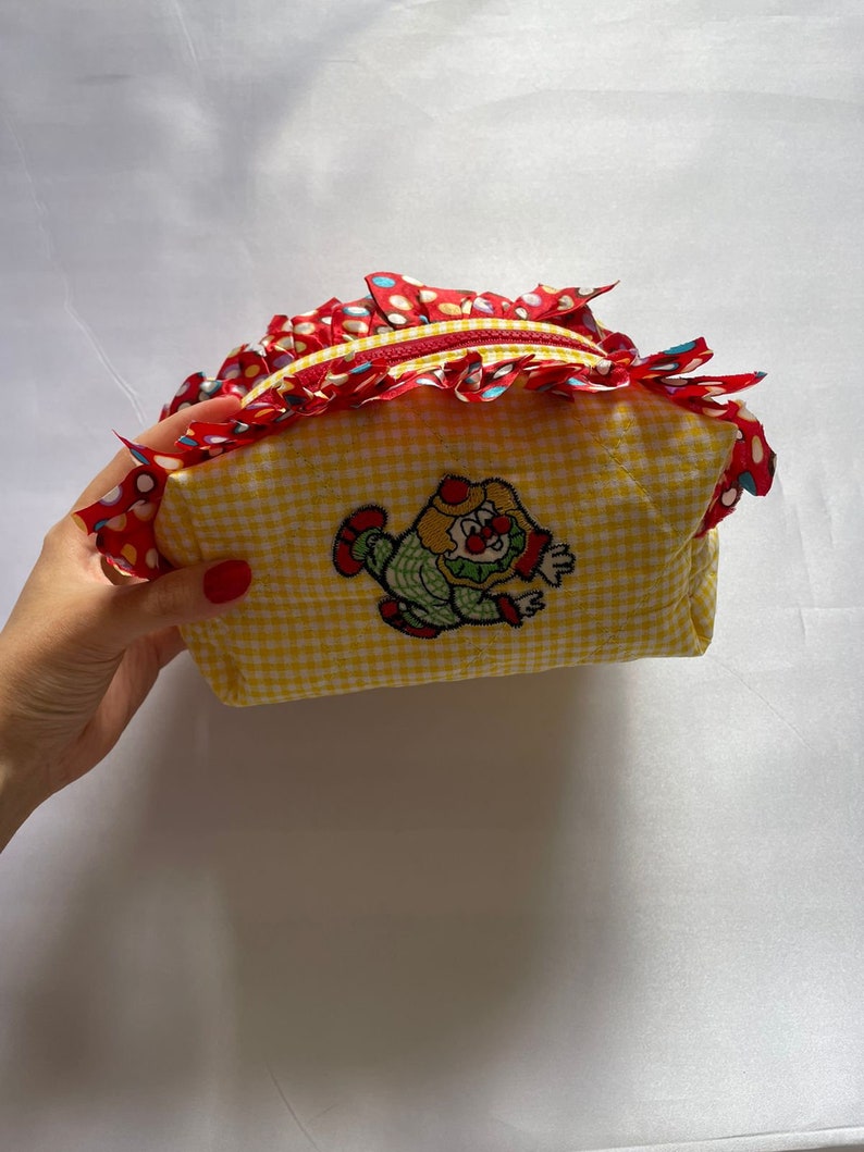 Yellow Clown Makeup Bag, Clown core Cosmetic Bag, Red Aesthetic Zipper Pouch, Clown Circus Case, Funny Clown Accessories, Big Comfy Couch zdjęcie 2