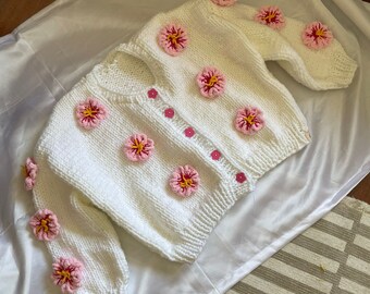Gebreid wit Sakura-vest, roze kersenbloesemvest, kawaii bloemen Sakura-trui, Japans vest met madeliefjesbloemen, kawaii-vest