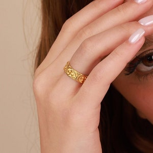 Blommig korsring i sterlingsilver, kristen gåva, filigranband