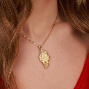 Angel wing necklace in 925 silver or 14K gold, Protection necklace for mom, Charm necklace for wife&#39;s birthday gift