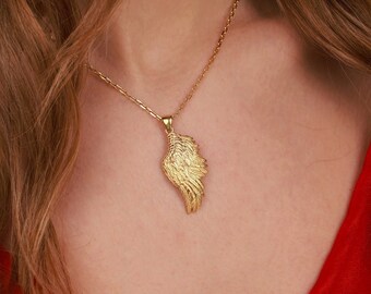 Angel wing pendant necklace in 925 silver or 14K gold, Protection necklace for mama, Good luck charm necklace for wife