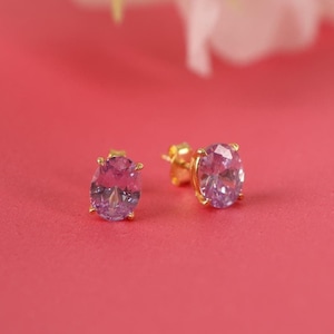 Clous d'oreilles en alexandrite de coupe ovale pour cadeau d'anniversaire, clous d'oreilles alexandrite en or 14 carats, boucles d'oreilles avec pierre de naissance de juin
