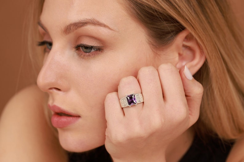 Radiant cut amethyst ring with engraved motifs - thumbnail