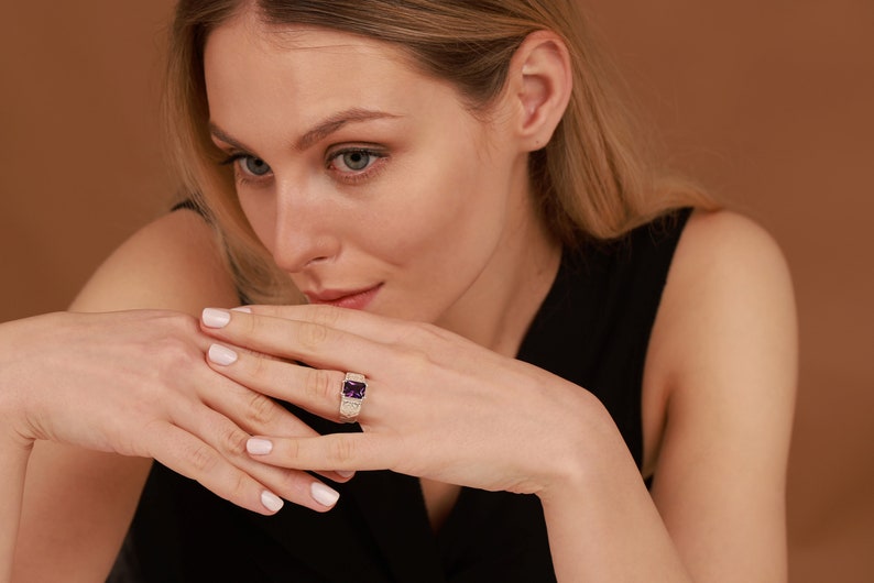 Radiant cut amethyst ring with engraved motifs - marina