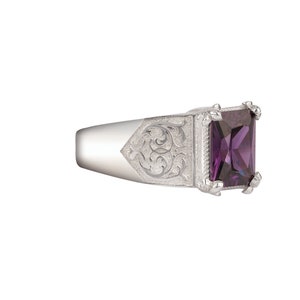 Radiant cut amethyst ring with engraved motifs - decoupage 2