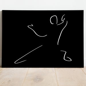 Puede incluir: Un dibujo en blanco y negro de una persona en una pose de baile sobre un fondo negro.