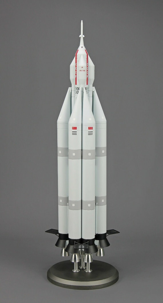 1:250 Scale model of russian Moon rocket UR-700, made of metal (12