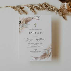 Modèle d'invitation de baptême herbe de la pampa, verdure bohème, invitation baptême croix or, première communion, baptême imprimable