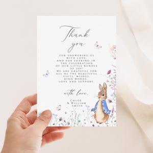 Peterkaninchen Dankeskarte, klassische Peterkaninchen Dankeskarte, ein kleiner Hase ist unterwegs Dankeskarte, Peterkaninchen blau, PRAB01