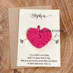 Abraço de bolso de crochê personalizado e cartão. Símbolo de abraço de bolso de amor, presente de caixa de correio para ela