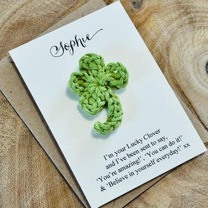 Cadeau et carte porte-bonheur trèfle à quatre feuilles. Cadeau GCSE, cadeau A-Level, jeton trèfle à quatre feuilles, carte porte-bonheur, cadeau porte-bonheur, jeton d'affirmation et cadeau