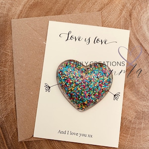 Abrazo de bolsillo "El amor es amor", tarjeta de orgullo, regalo de orgullo, regalo de apoyo para salir del armario, tarjeta de felicitación de apoyo para salir del armario
