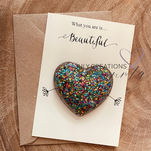Ce que vous êtes, c'est une belle carte et un câlin de poche, des paillettes de fierté, une carte de la fierté, un cadeau de soutien pour son coming out