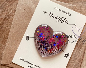 Biglietto di auguri per il compleanno della figlia: Abbraccio tascabile glitterato - Regalo nella cassetta della posta