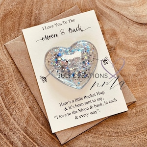Ti amo fino alla luna e ritorno, abbraccio tascabile e biglietto regalo. Regalo per figlia, regalo per figlio. Biglietto "fino alla luna e ritorno"