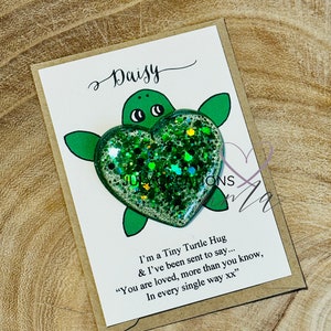 Câlin et câlin de petite poche tortue. Câlin de poche personnalisable, cadeau symbolique, câlin boîte aux lettres, cadeau ami, fille, fils.
