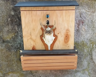 Lockable "Weidmann'sHeil" letter box with flexible newspaper tube and real antlers.