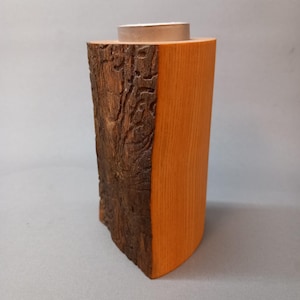 Beautiful handmade candle holder made of natural hardwood (beech) for one tealight. A very affordable offer with a tealight candle included.