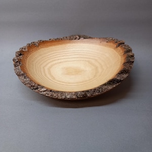 Wooden bowl Unique one-of-a-kind piece made of local hard/beech wood, for use as a snack bowl, nut bowl, fruit bowl or key bowl