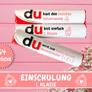 May include: Three white chocolate bars with red and black accents. The bars have different messages on them, including "du hast den coolsten Schulranzen", "du bist einfach 1. Klasse", and "du wirst zum Mathe-Ass und Rechenkünstler 1+2=3". The bars are on a pink wooden surface. A pink star with the text "54 Sprüche" is in the lower left corner. The text "EINSCHULUNG 1. KLASSE" is in the lower center of the image.