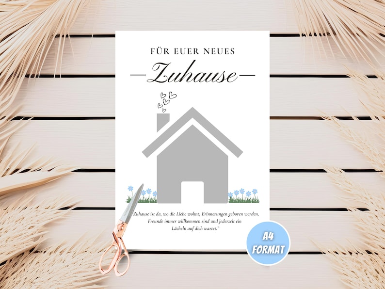K&ouml;nnte beinhalten: Eine druckbare Karte mit einer grauen Haus-Illustration und dem Text "F&Uuml;R EUER NEUES - Zuhause -" in Schwarz. Die Karte enth&auml;lt auch den Text "Zuhause ist da, wo die Liebe wohnt, Erinnerungen geboren werden, Freunde immer willkommen sind und jederzeit ein L&auml;cheln auf dich wartet." in Grau. Die Karte ist mit "A4 FORMAT" in der unteren rechten Ecke gekennzeichnet.