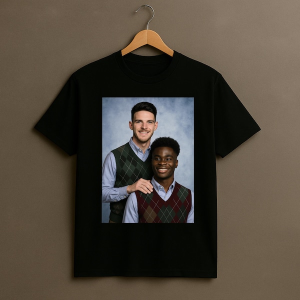 Camiseta divertida del Arsenal: Meme de Saka y Declan Rice, "hermanastros".