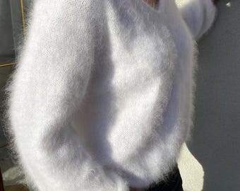 ホワイトアンゴラセーター、レディースふわふわVネックジャンパー 