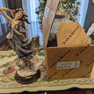 Giuseppe Armani &quot;Celeste&quot; 1320C 2000 Figurine of the Year