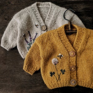 子供用編み物パターン（9か月から6〜7歳までのサイズ）「ビーカーディ」刺繍入り花柄、ベビー編み物パターン、ニットウェア