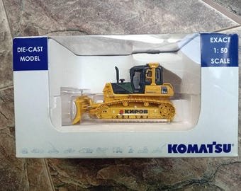 ユニバーサルホビー UH8000U コマツ D61Ex ブルドーザー 金属製履帯付き 1/50 ダイキャストモデル