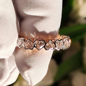 Herz Lünette Labradorit Eternity Band | Gold oder Platin Hochzeitsjubiläumsring