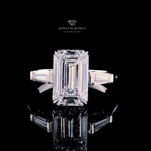 Anillo de compromiso Electra / Diamante de laboratorio de tres piedras con corte esmeralda / Anillo Trinity con baguette cónica de 4,50 ct imagen 4