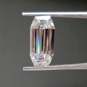 Diamante sintetico ottagonale allungato, taglio brillante a gradini, forma a smeraldo modificata, pietra sciolta