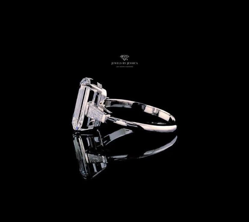 Anillo de compromiso Electra / Diamante de laboratorio de tres piedras con corte esmeralda / Anillo Trinity con baguette cónica de 4,50 ct imagen 6