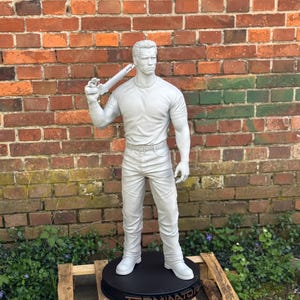 Terminator T-800 statue v.2 - 110cm figure with stand & shotgun (Arnold Schwarzenegger)