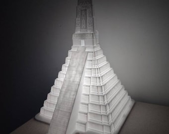 Tikal mayan temple (Yax Mutal) - Tikal pyramid lamp - 27.5cm height