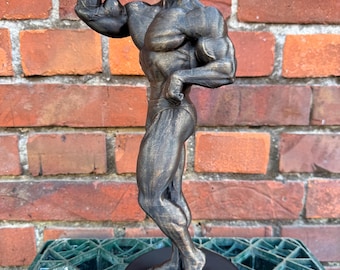 Arnold Schwarzenegger - Statuetka "Classic Flexed Biceps" ze stojakiem - wysokość 20/25/37/55/75/100 cm - (Sesja zdjęciowa z brązu)