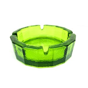 Vintage Blenko Art Glass Pebbled Textured Runde Grün Glas Aschenbecher Hexadecagon