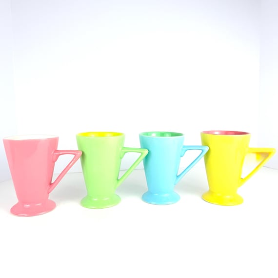 Vintage Set Of 4 Pastel Colors Art Deco Retro Multicolored Coffee/ Tea Mugs  80s/